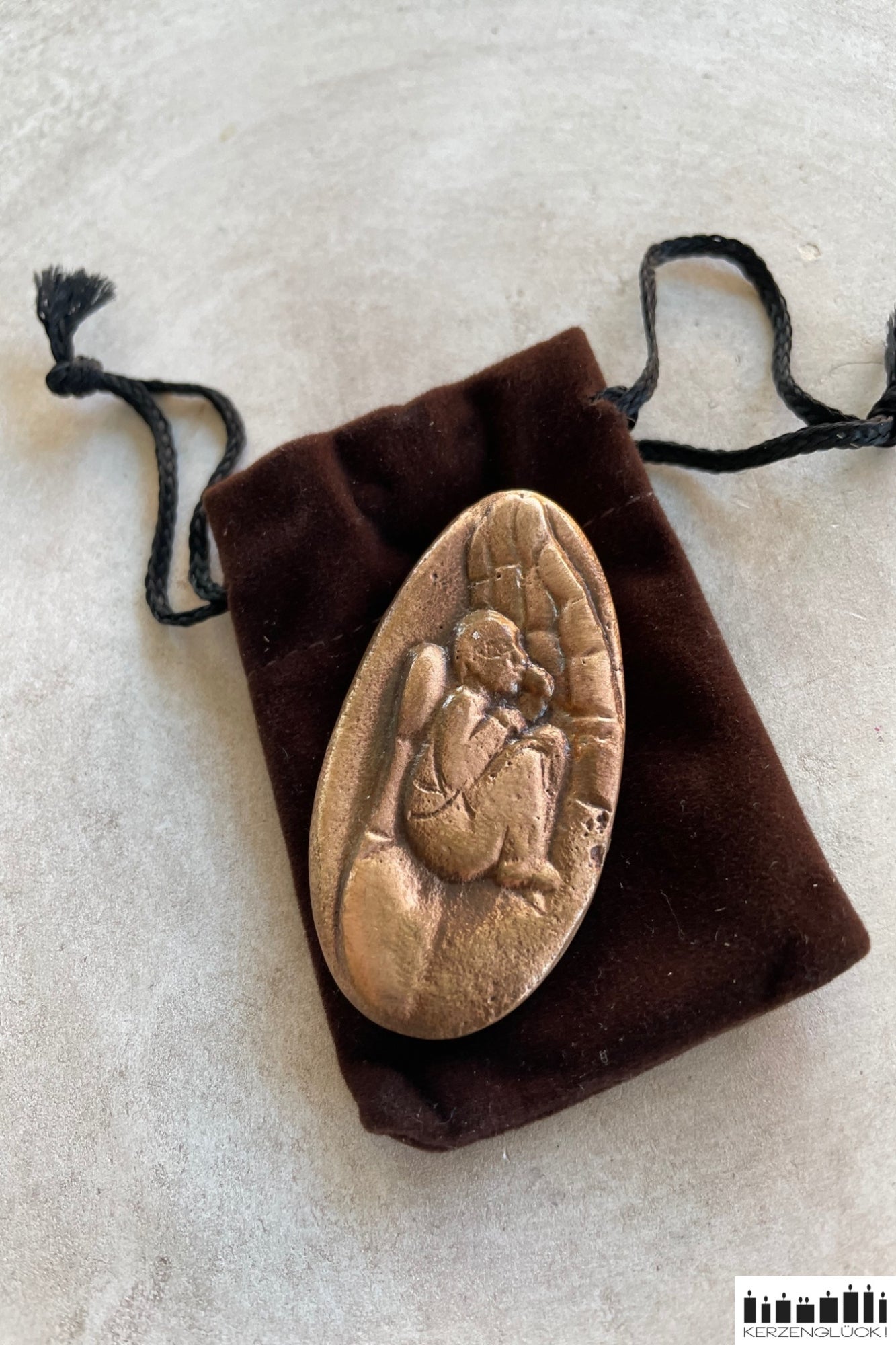 Handschmeichler aus Bronze "Geborgen in Gottes Hand"