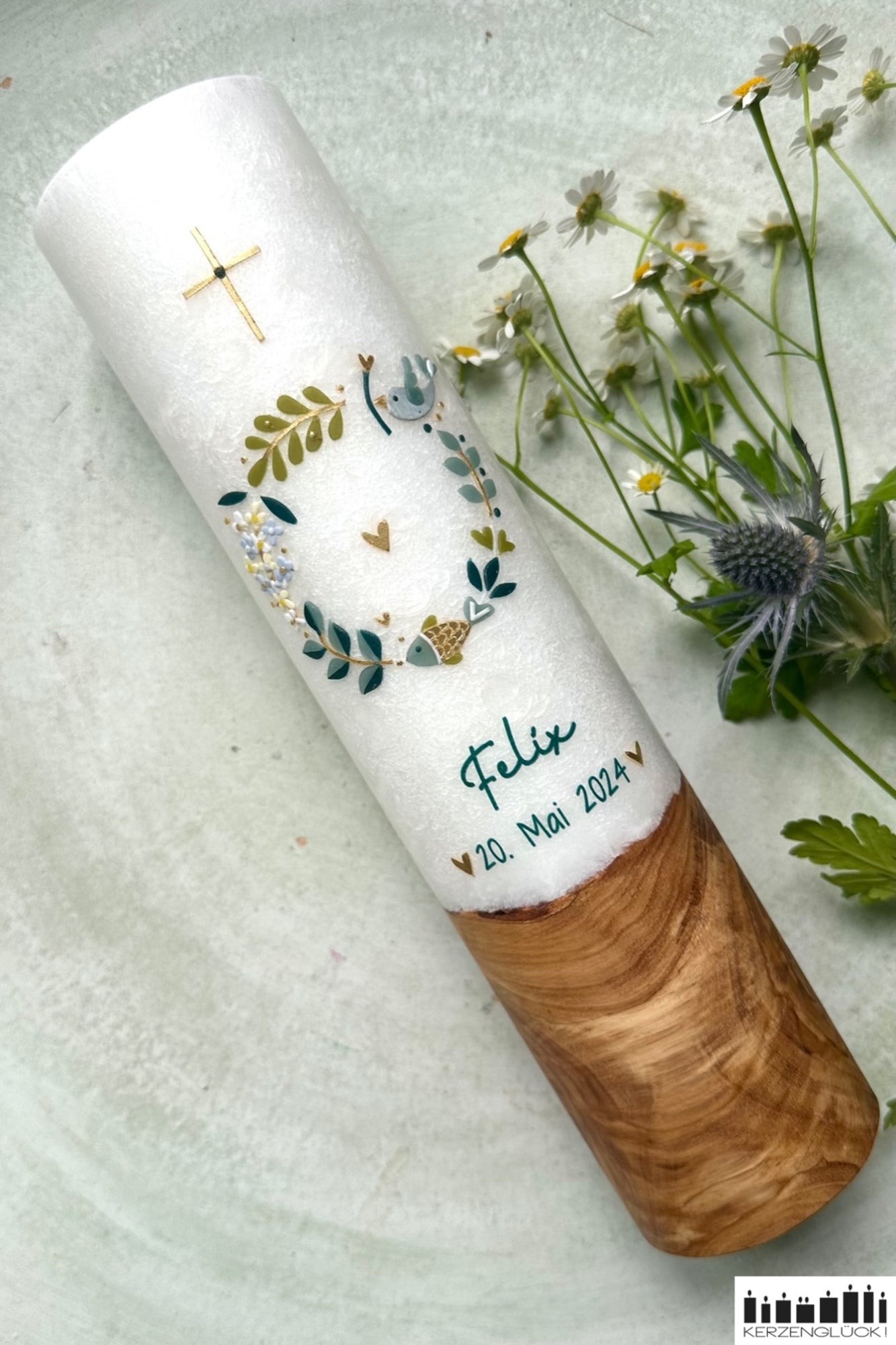 Taufkerze mit Holzelement "Kranz mit Symbolen"