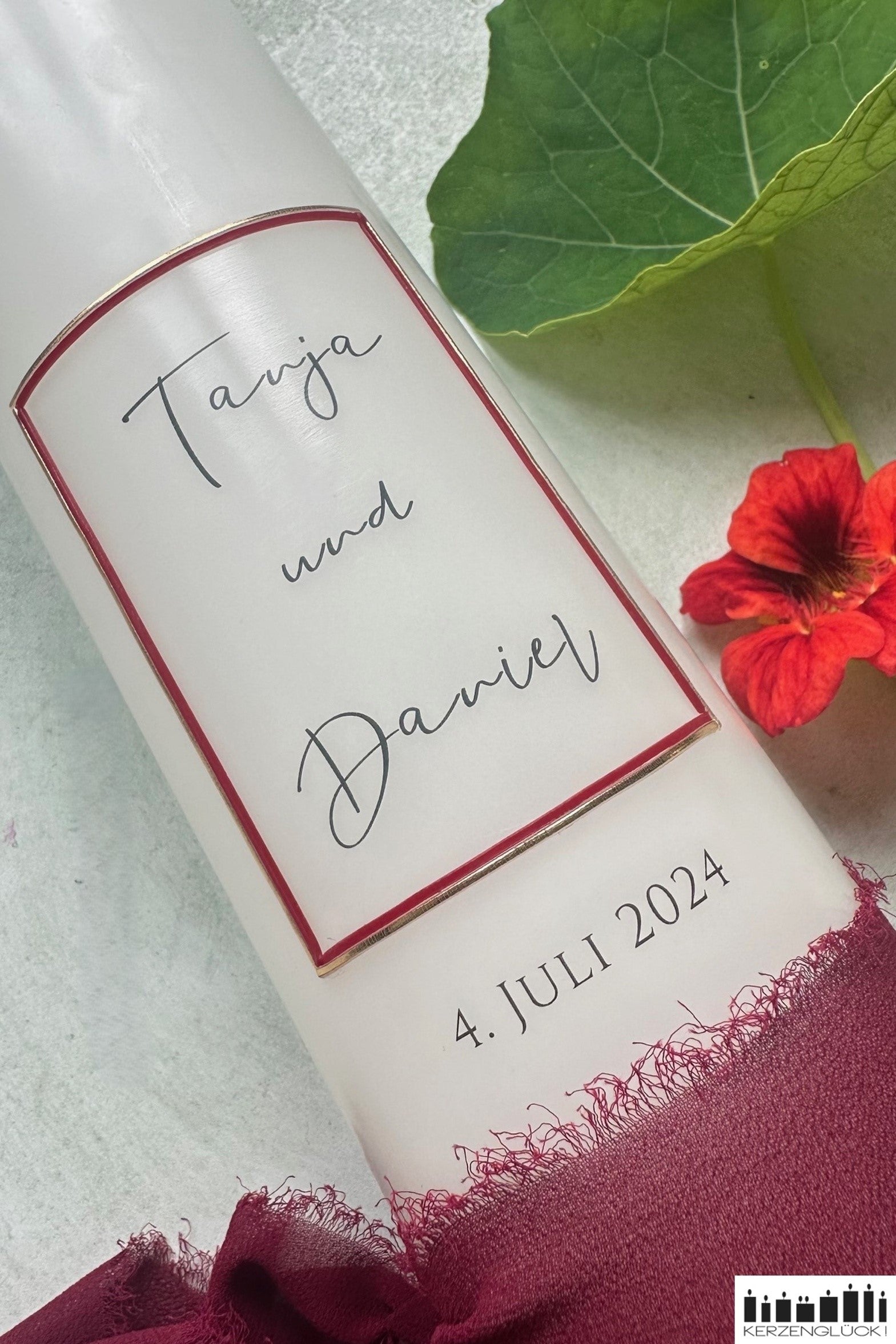 Hochzeitskerze mit Rahmen in Weinrot und gold