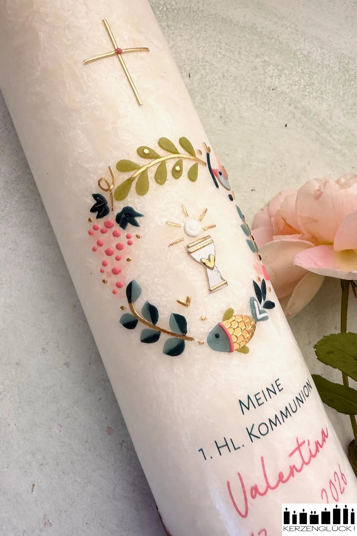 Kommunionkerze mit Holzelement "Kranz mit Symbolen"