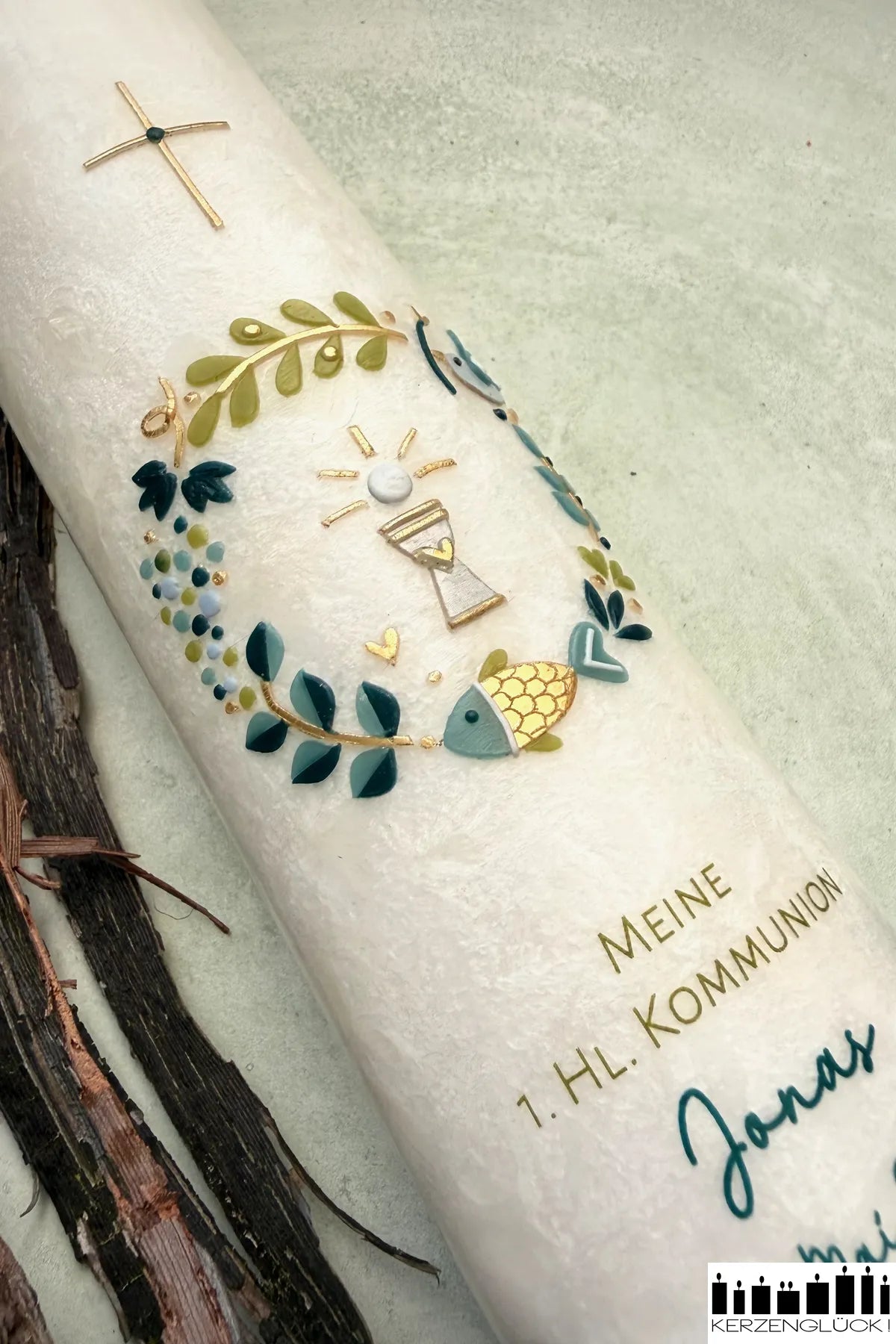 Kommunionkerze mit Holzelement "Kranz mit Symbolen"