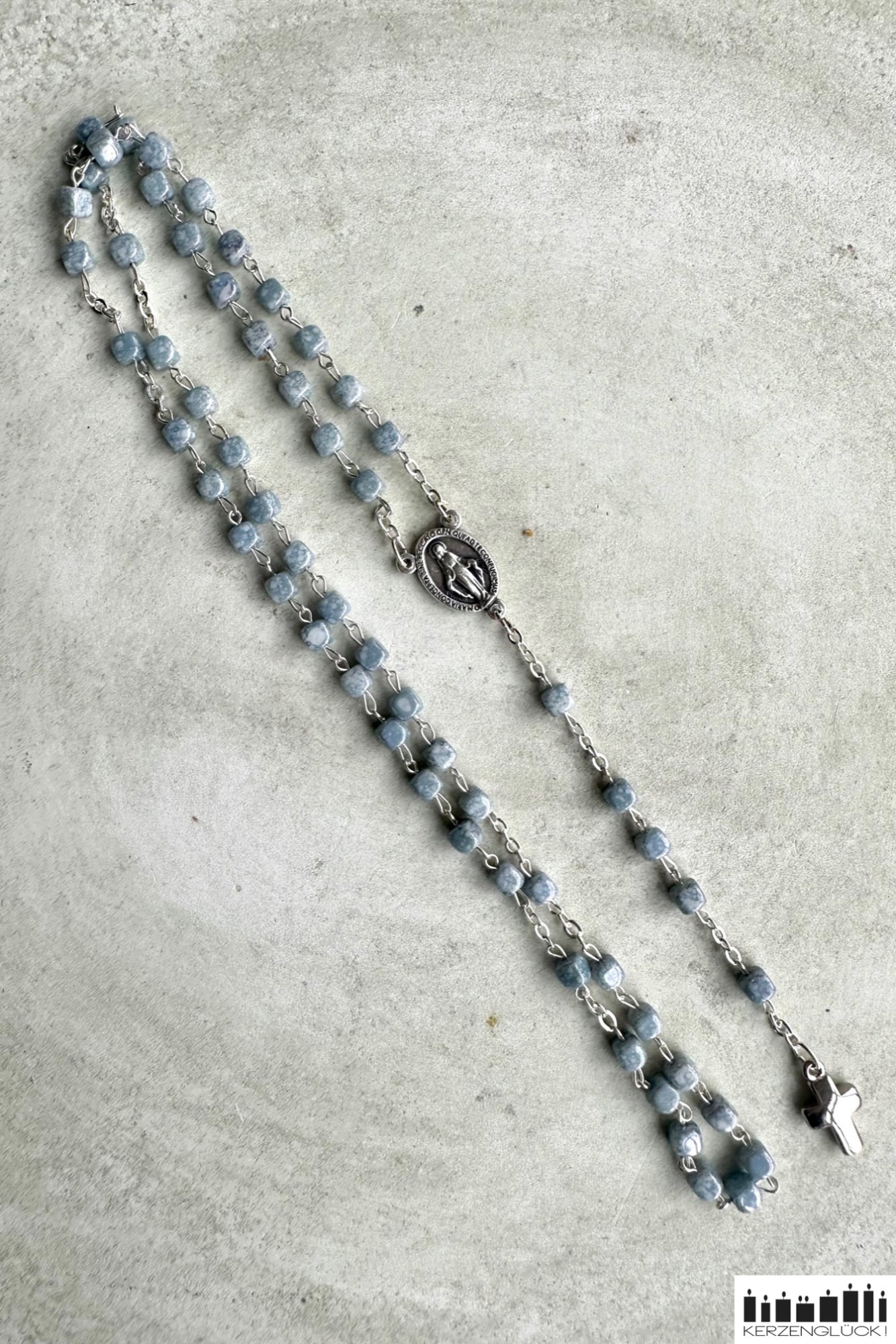 Rosenkranz mit blauen Glaswürfeln