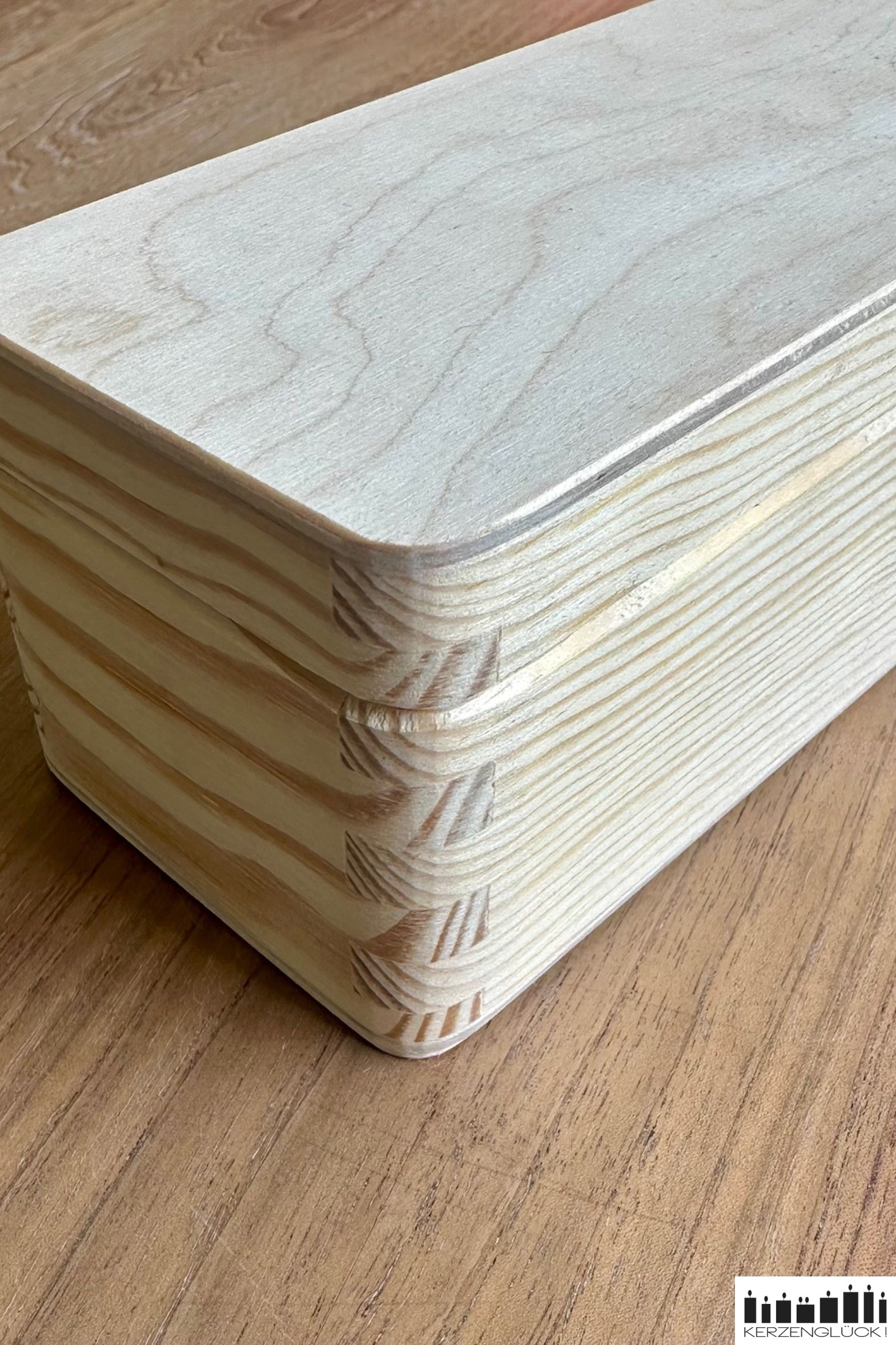 Detailaufnahme Eckverbindung Holzbox