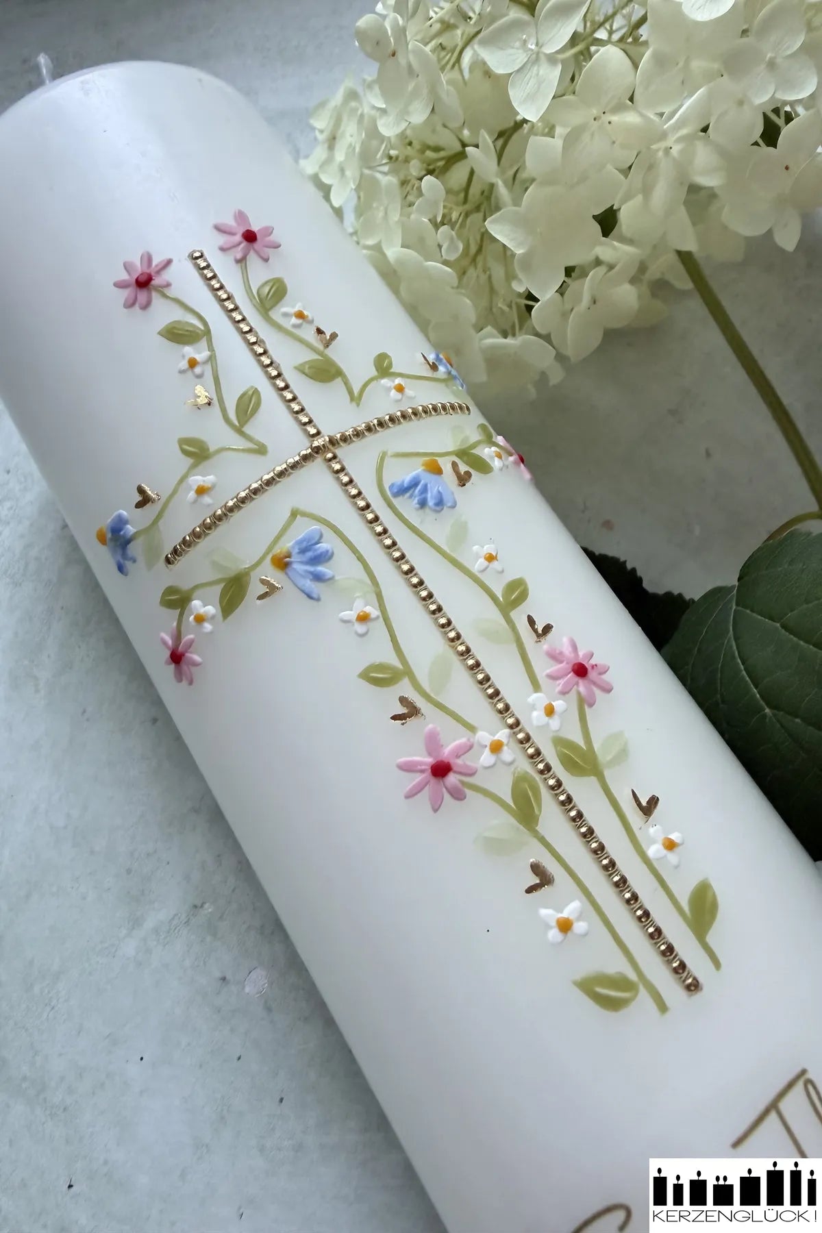 Kreuz mit Blumenranken