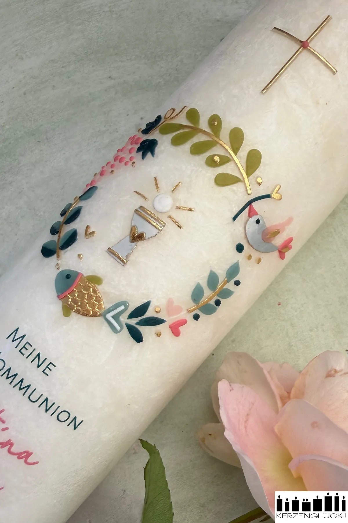 Kommunionkerze mit Holzelement "Kranz mit Symbolen"
