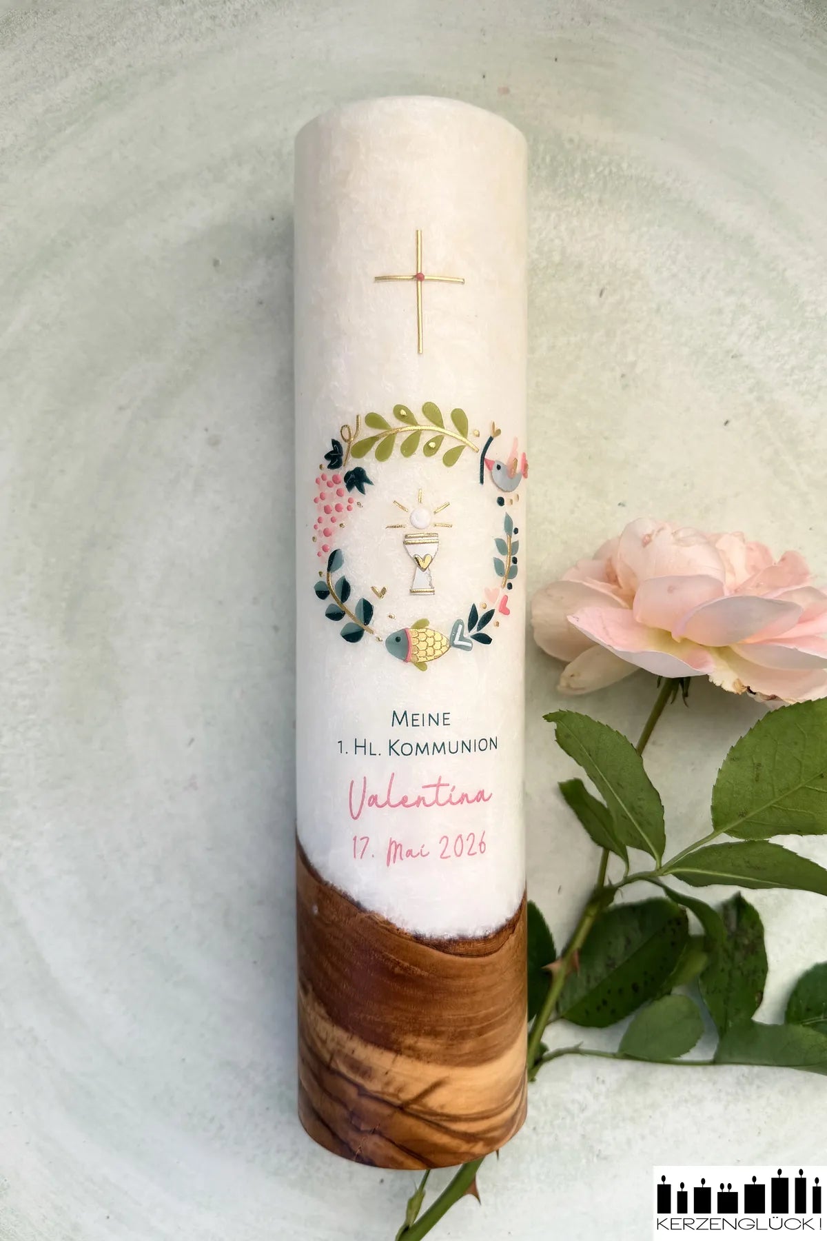 Kommunionkerze mit Holzelement "Kranz mit Symbolen"